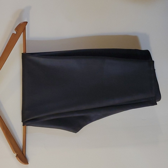 Black leather pants - Picture 3 of 3